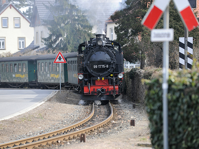 Sehenswürdigkeit: Zugfahrt durch den Lößnitzgrund mit der Schmalspurbahn Lößnitzdackel